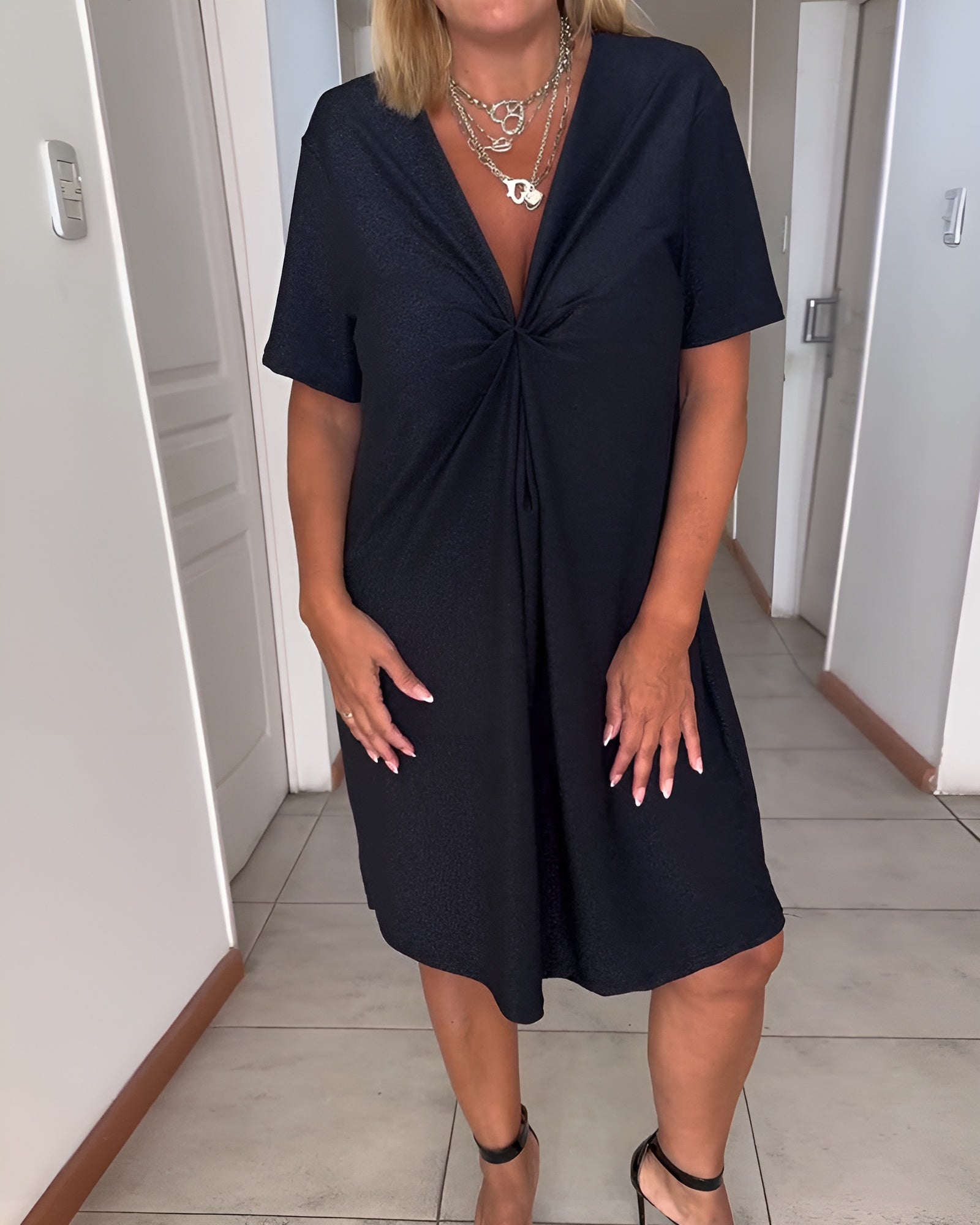 Laurence | V Yaka Fırfırlı Şık Elbise